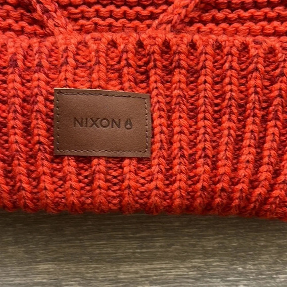 Nixon Julian Pom Beanie, burgundy/fire - Picture 3 of 4